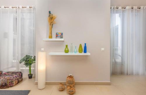 Gemmayzeh Apartment | Sirene 1-BR Apt, Pool & Gym in Gemmayze