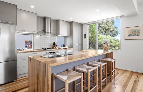 Aireys Inlet House | Sirocco - Recently renovated, Roof Top Deck And Pet Friendly in Aireys Inlet