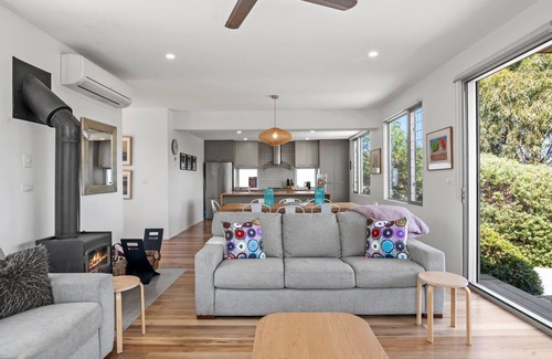 Aireys Inlet House | Sirocco - Recently renovated, Roof Top Deck And Pet Friendly in Aireys Inlet