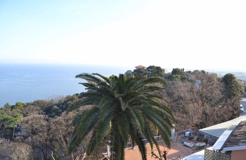Sirolo Apartment | Sirolo, central studio apartment, historic building, sea view