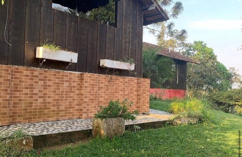 Embu-Guacu House | Site in Embu-Guaçu with ballroom, games and pool!