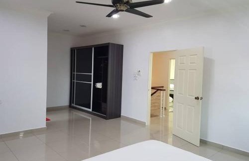 Taman Teratai House | Sitiawan Homestay Entire Semi D house