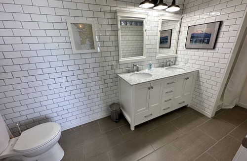 Sitka Apartment | Sitka Sound Suite at Cascade Creek Lodge