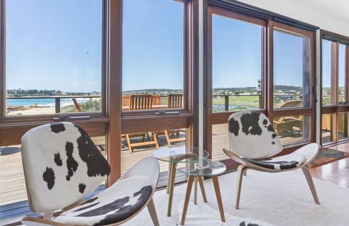 Bermagui Cottage | Situated on a headland- Captivating views-Pet friendly-A memorable experience