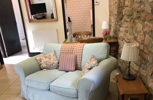 East Haddon House | Situated on a marked walk in beautiful countryside - we are dog friendly