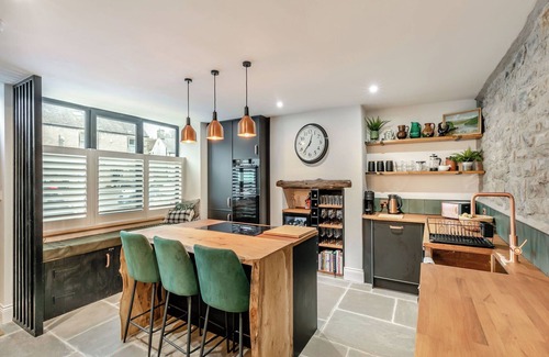 Tideswell Cottage | Situated perfectly in this quaint village of Tideswell.