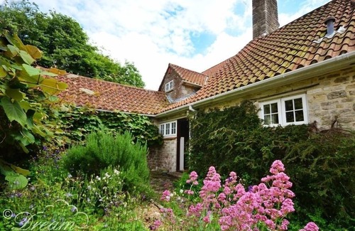 Upwey Cottage | SIXPENNY COTTAGE, family friendly, with a garden in Upwey