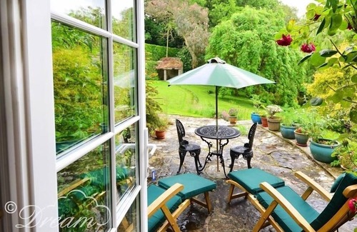 Upwey Cottage | SIXPENNY COTTAGE, family friendly, with a garden in Upwey