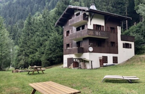 Saint-Gervais-les-Bains Apartment | Ski apartment in a chalet for 8 people in the heart of nature