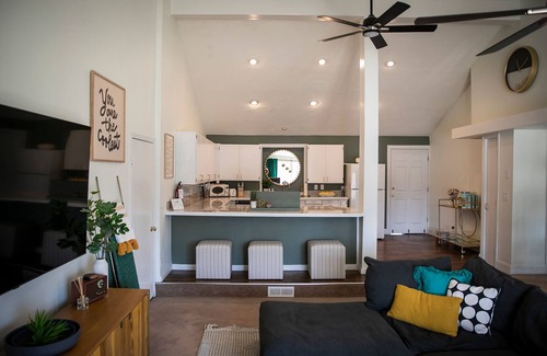 Rexburg House | SKI/BYUI/Yellowstone, Sunroom, Game Room