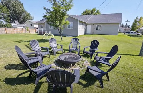 Rexburg House | SKI/BYUI/Yellowstone, Sunroom, Game Room