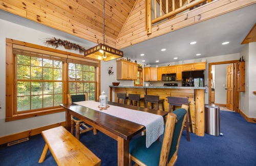Gaylord Cabin | Ski & Golf Spacious Log Cabin in Otsego Resort