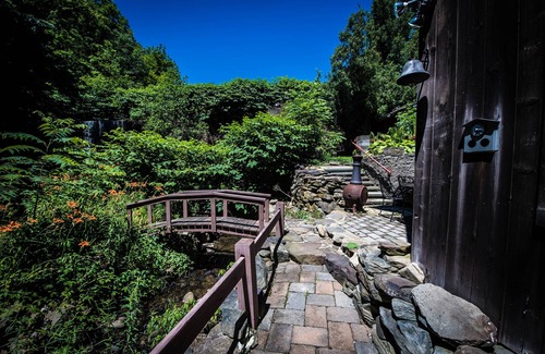 Glenwood House | Ski, hike or just relax. Historic grist mill sleeps 12. Stay in history!