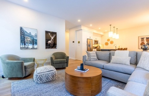 East Kootenay Ski Chalet | Ski In/10 Mins to the Timber Chair l Hot Tub | AC