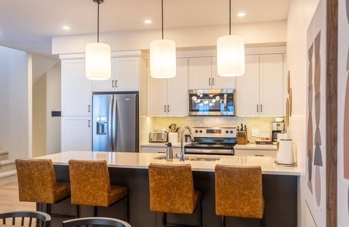 East Kootenay Ski Chalet | Ski In/10 Mins to the Timber Chair l Hot Tub | AC