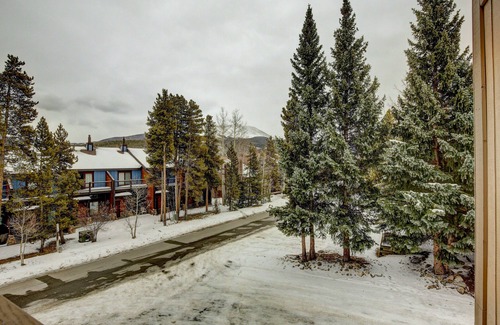 Four O'Clock Condo | Ski-In/200 steps to lift,2BR-Loft,2BA,Vaulted Ceiling, Heated Private Garage