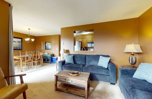 Ludlow Condo | Ski-in/out Condo on Bull Run Trail with fireplace, & full kitchen