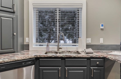 Boyne Falls Condo | Ski-In/Out | Radiant Heated Bathrooms | Ski Boot/Glove Warmer | Gas Fireplace