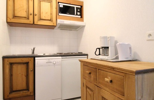 Val Cenis Apartment | Ski-In/Ski-Out Apartment for 6 with Pool Access in Val Cenis