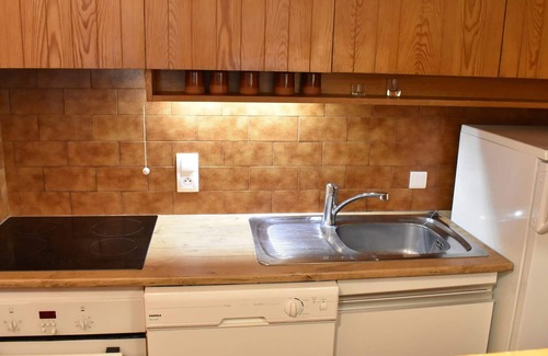 Meribel Apartment | Ski-In/Ski-Out 3BR Mezzanine Apartment for 7 People with Parking – Méribel