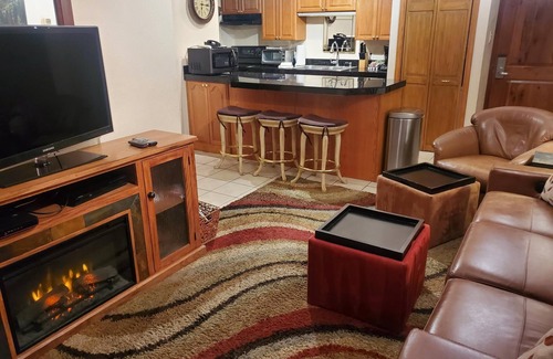 Vail Condo | Ski-in/Ski-Out at Gondola -Free Second Bedroom- Deluxe Resort