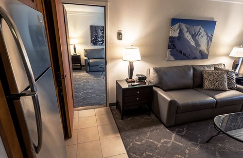 Salt Lake Mountain Resorts Resort | 🎿 Ski-In/Ski-Out Bliss at Cliff Lodge: Where Adventure Meets Luxury! 2-Bedroom