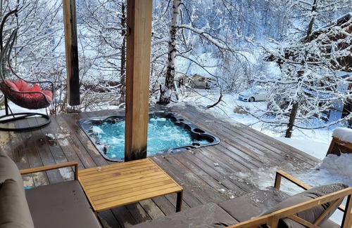 Les Claux Ski Chalet | SKI IN SKI OUT CHALET SLEEPS 14 JACUZZI MOUNTAIN VIEW VARS LES CLAUX
