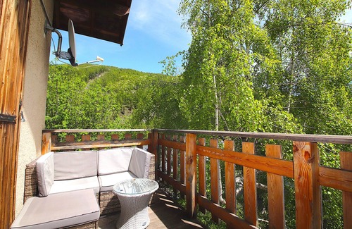 Les Claux Ski Chalet | SKI IN SKI OUT CHALET SLEEPS 14 JACUZZI MOUNTAIN VIEW VARS LES CLAUX
