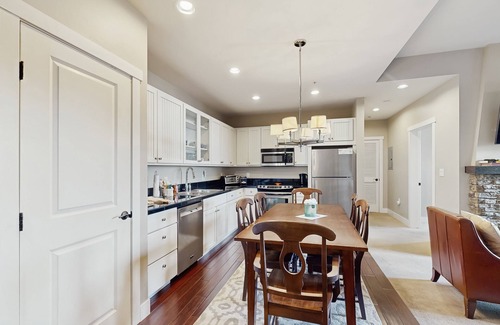 Silvercreek Condo | Ski-in/ski-out condo w/gas fireplace, shared hot tub/pool, & mountain views