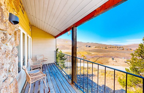 Silvercreek Condo | Ski-in/ski-out condo with loft, pool, basketball court & mountain-view balcony