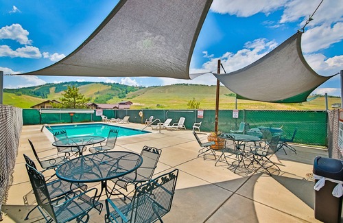 Silvercreek Condo | Ski-in/ski-out condo with loft, pool, basketball court & mountain-view balcony