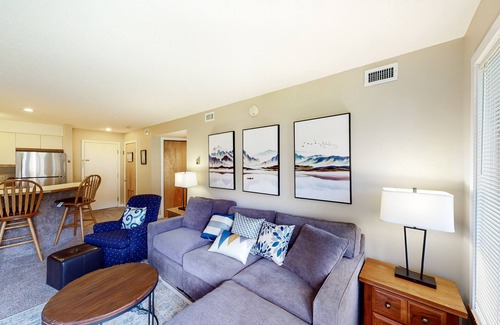 Ludlow Condo | Ski-in/ski-out condo with WiFi, washer/dryer, mountain views & golf nearby