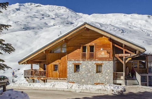 Les Bruyeres Apartment | Ski-in/ski-out & foot of the slopes, 1st floor, fitness, terrace, balcony, tv, ski locker, 105m²