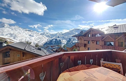 Reberty Apartment | Ski-in/ski-out & foot of the slopes, 2nd floor, balcony, tv, ski locker, 45m², Les Menuires