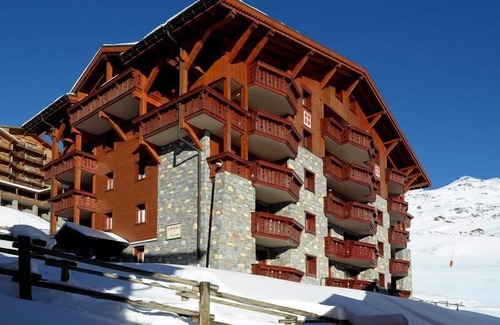 Reberty Apartment | Ski-in/ski-out & foot of the slopes, 2nd floor, balcony, tv, ski locker, 45m², Les Menuires