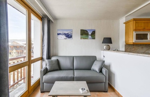 Courchevel Apartment | Ski-in/ski-out & foot of the slopes, 2nd floor, view mountain, balcony, tv, ski locker, 35m²