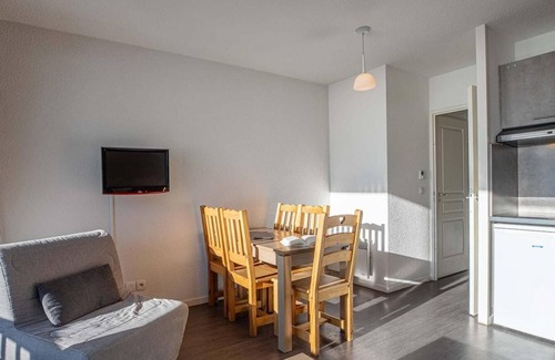 Flaine Apartment | Ski-in/ski-out & foot of the slopes, fitness, swimming pool, sauna, balcony, tv, ski locker, 32-35m²