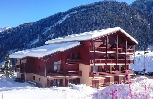 Beaufort Apartment | Ski-In/Ski-Out Duplex for 6 in Arêches-Beaufort, 2-Star, Balcony, WiFi