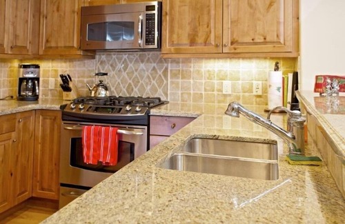 Avon Condo | Ski In/Ski Out Luxury Condo-sleeps 8! 2 Master Suites & 2 Doubles for the Kids!