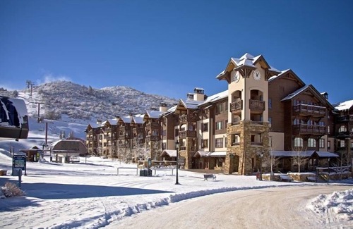 Avon Condo | Ski In/Ski Out Luxury Condo-sleeps 8! 2 Master Suites & 2 Doubles for the Kids!