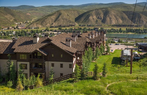 Avon Condo | Ski In/Ski Out Luxury Condo-sleeps 8! 2 Master Suites & 2 Doubles for the Kids!