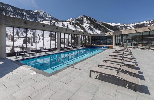 Salt Lake Mountain Resorts Apartment | Ski-in/Ski-out Luxury Hotel & Spa @Snowbird: Cliff Lodge 1 bedroom suite