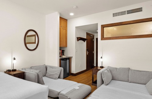 Park City Hotel | Ski-in/Ski-Out Room for 4 -Pool, Hot Tub, Fire Pits, and more!