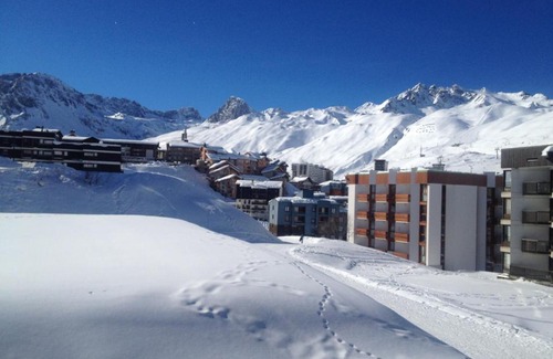 Le Lavachet Apartment | Ski in-Ski out! Spacious & Stylish Apartment for 8 in the heart of Lavachet