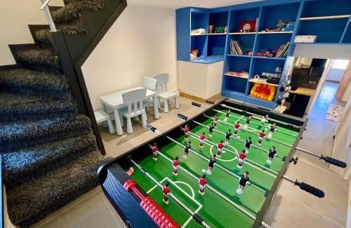 Le Lavachet Apartment | Ski in-Ski out! Spacious & Stylish Apartment for 8 in the heart of Lavachet