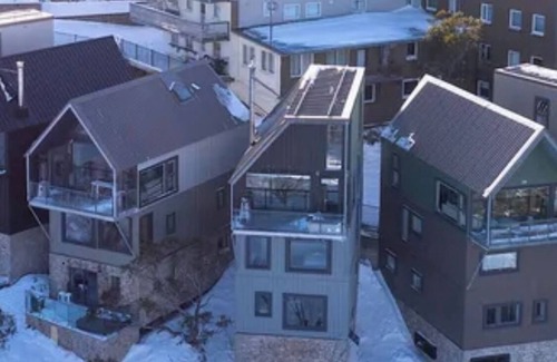 Mount Buller Ski Chalet | Ski In Ski out, Sun Peaks on Chamois Run overlooking Mogul Comps.