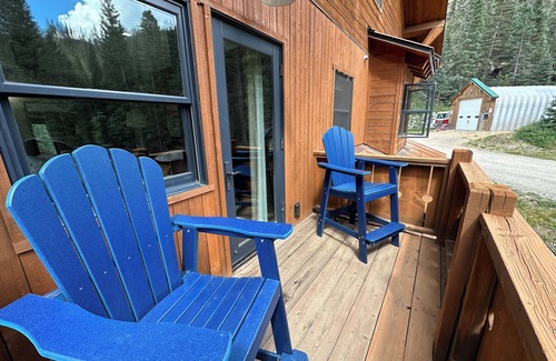 Taos Ski Valley Ski Chalet | Ski-in ski-out Modern Chalet in Kachina Basin. w/Steam Showers!