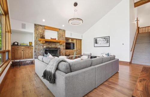 Four O'Clock House | Ski Inn home