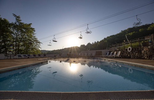 Mount Jackson Condo | Ski/MTB/Golf Condo (#132) - Slope side | Mountain, golf course views | Vaulted ceilings!