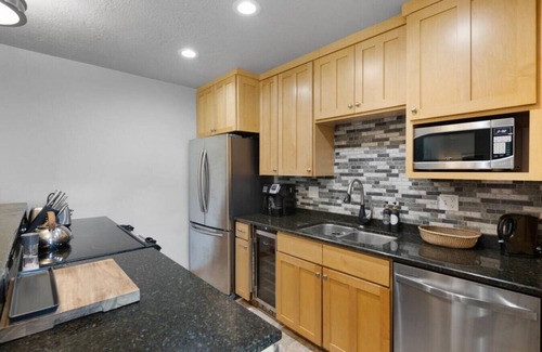 South Snyderville Basin Condo | Ski Vista: Chic Condo Near the Canyons Slopes